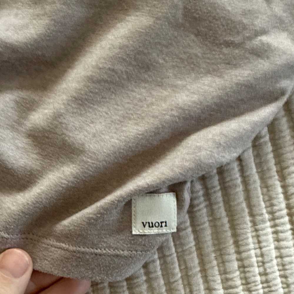 Vuori Gray Crop Top - Picture 4 of 5